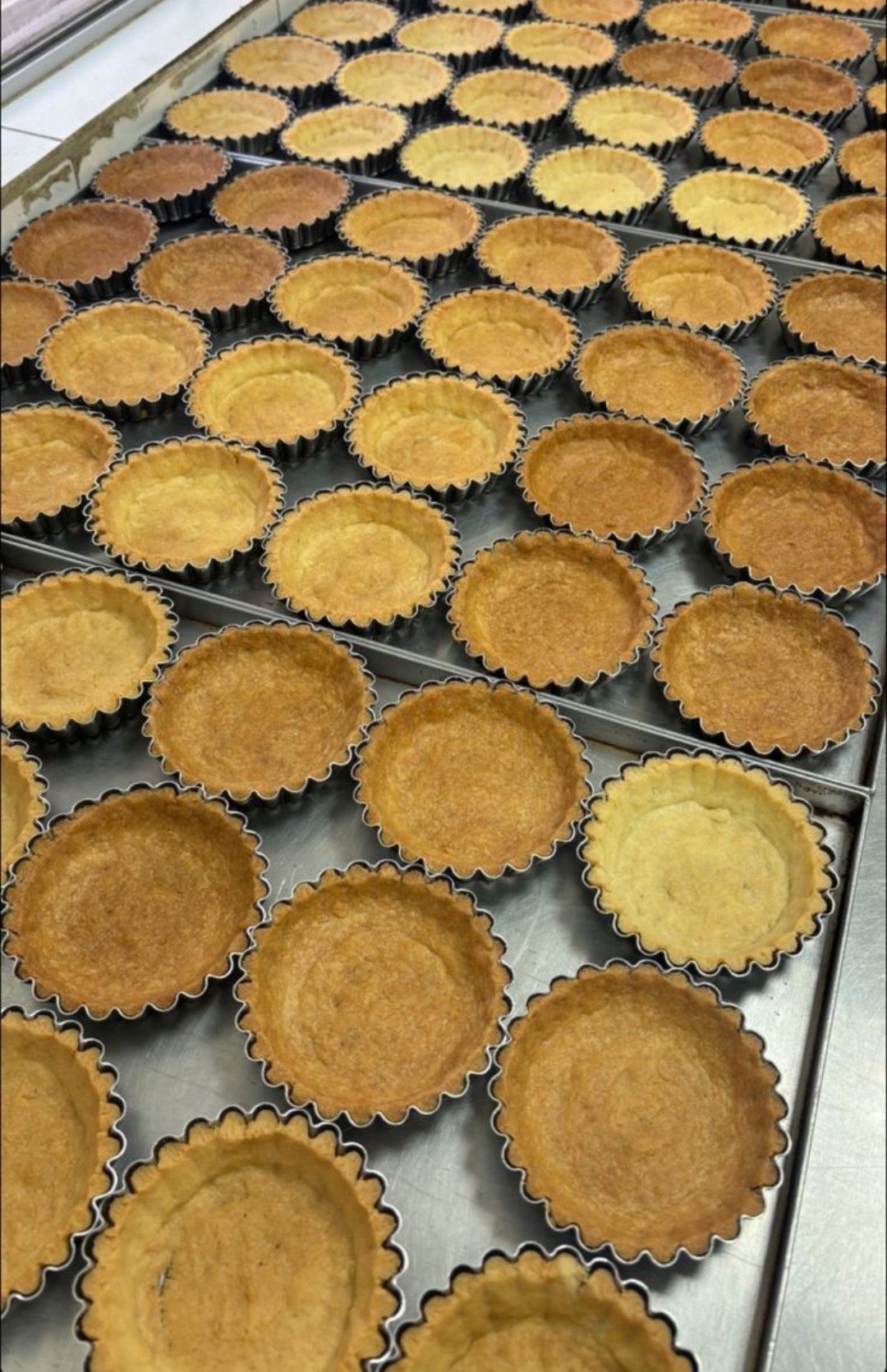 Fôrminhas de tarte já assadas, forma mantida sem encolhimento nas bordas