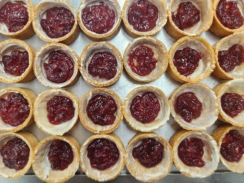 Tarteletes finalizadas com geleia já gelificada