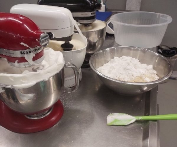 pão de ló afunda no meio